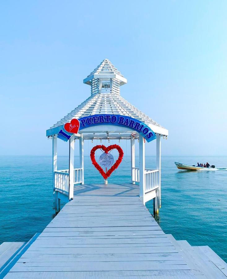 Restaurante Y Hotel “La Pesca” Puerto Barrios Kültér fotó