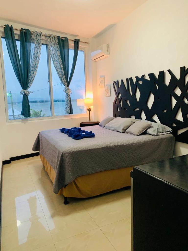 Restaurante Y Hotel “La Pesca” Puerto Barrios Kültér fotó