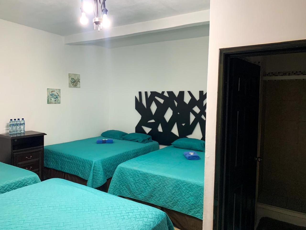 Restaurante Y Hotel “La Pesca” Puerto Barrios Kültér fotó
