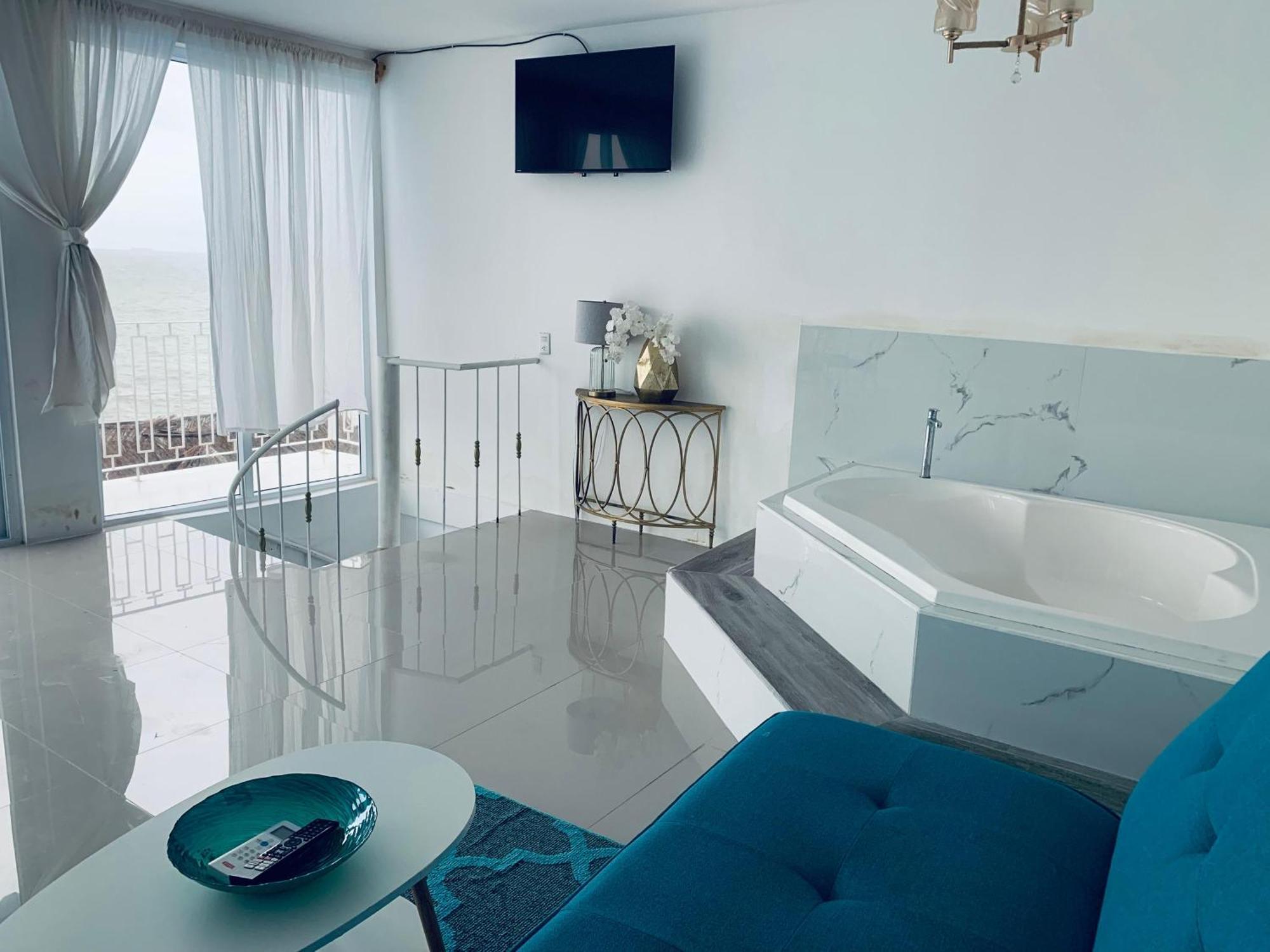 Restaurante Y Hotel “La Pesca” Puerto Barrios Kültér fotó